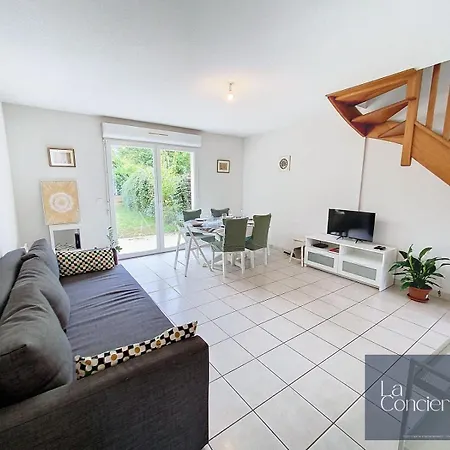 Maison-patis Du Chene-poitiers Chu-laconciergerie Casa de Férias *